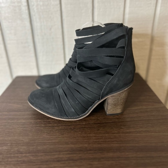Free People Hybrid Strappy Heeled Booties, size 41. - Picture 4 of 9